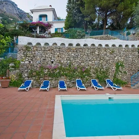 Villa Sleeps 12 Pool Air Con Wifi *