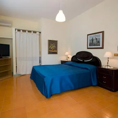 Villa Sleeps 12 Pool Air Con Wifi *